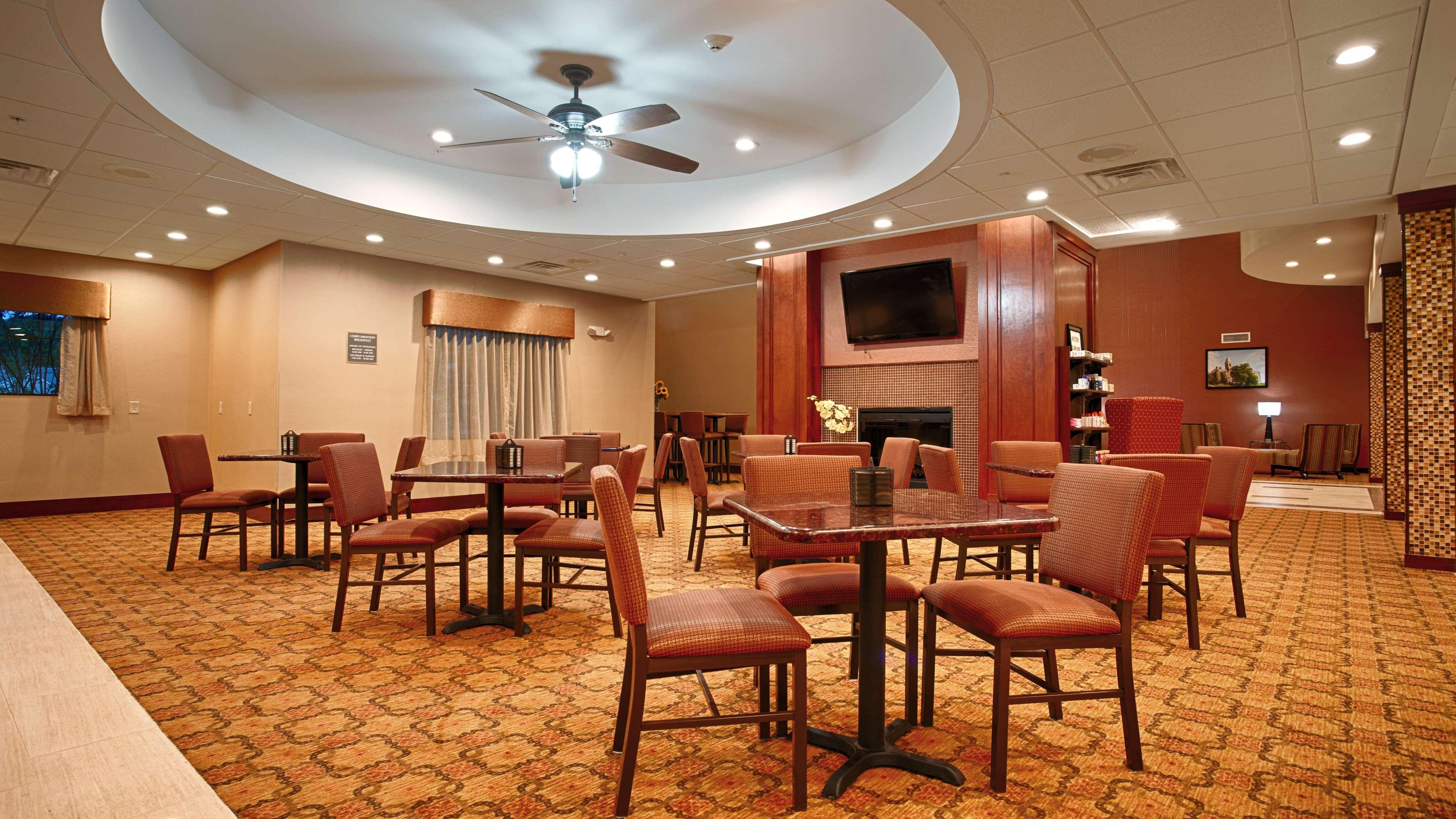 קורטלנד Best Western Plus Finger Lakes Inn & Suites מראה חיצוני תמונה